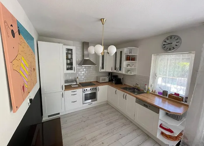 Villa 5 Bedroom Very Close To Balaton Balatonkenese