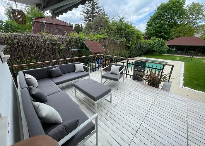 Villa 5 Bedroom Very Close To Balaton